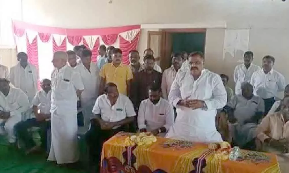 Former Union Minister and TDP senior leader Kotla Jaya Surya Prakash Reddy addressing party cadres at Veldurthi on Sunday