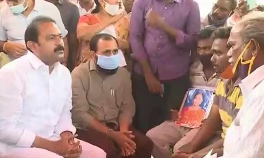 Andhra govt. announces Rs. 50 lakh ex-gratia to kin of Asha worker Vijaya Lakshmi died in Guntur