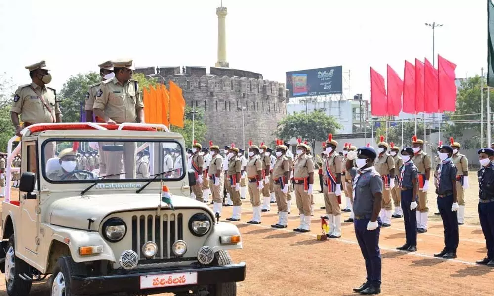 SP Dr Fakkeerappa Kaginelli inspecting the police parade rehearsals at parade ground in Kurnool on Sunday
