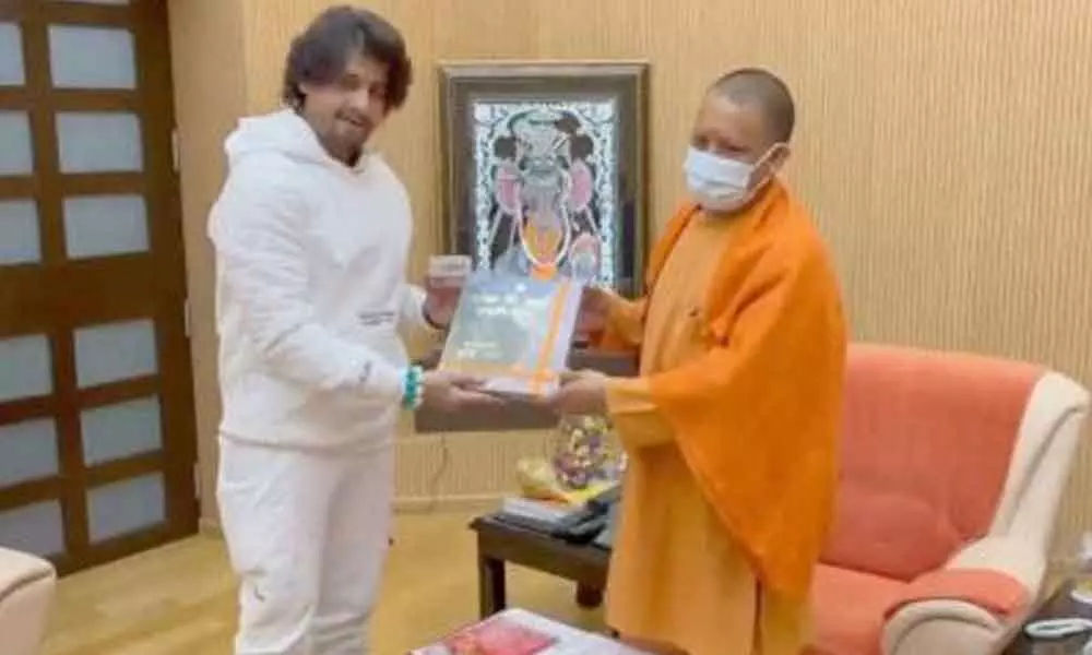 Sonu Nigam meets Yogi after visiting Ayodhya