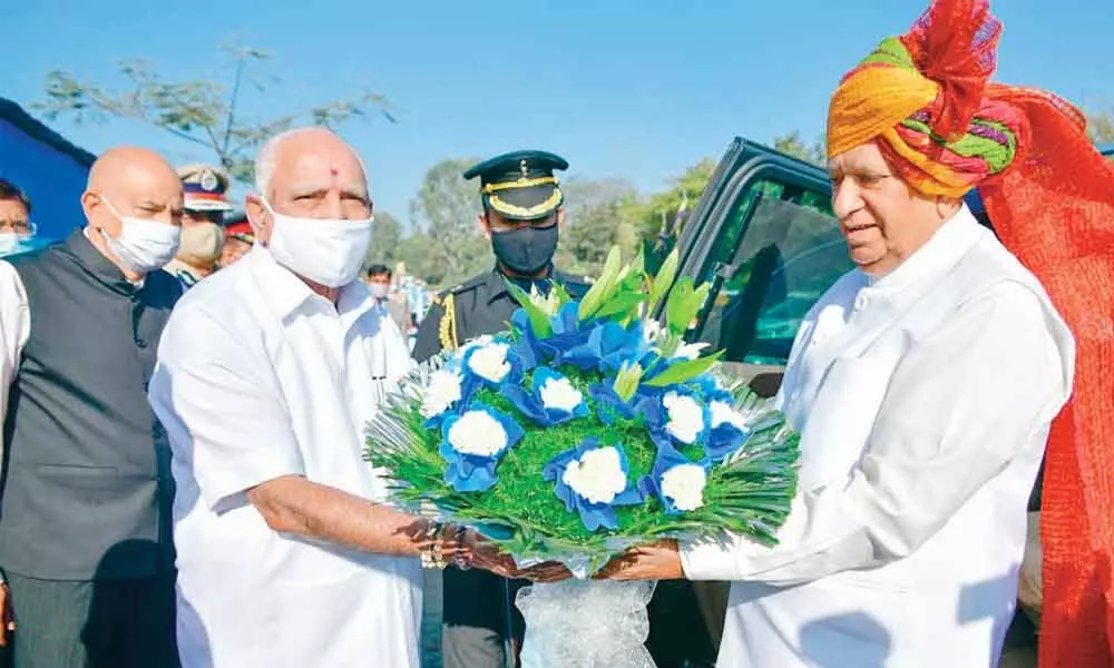 Chief Minister B.S. Yedyurappa welcomes Governor Vajubhai Vala at Manekshaw Parade Ground on the occasion of Republic Day celebrations
