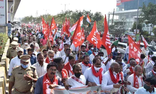 Peaceful rally shows solidarity with ryots