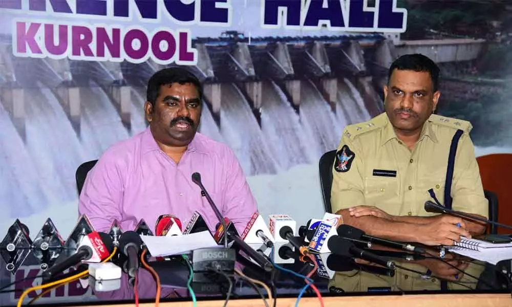 District Collector G Veera Pandiyan and Superintendent of Police Dr Fakkeerappa Kaginelli addressing media conference on gram panchayat elections