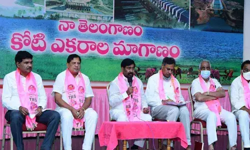 Rythu Bandhu Samithi chairman Palla Rajeshwar Reddy Addressing a press conference on Wednesday