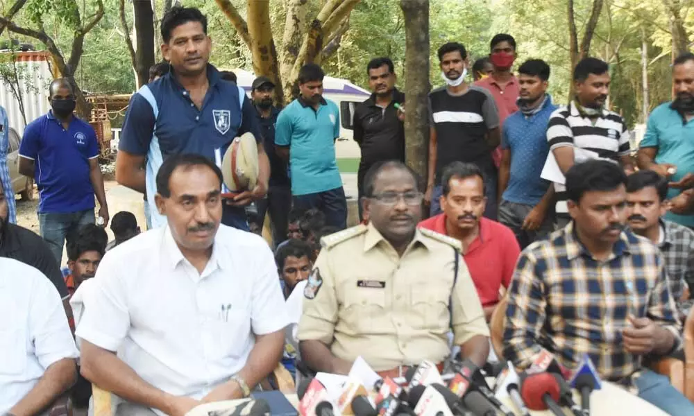 Task Force DSP Venkataiah addressing media over the arrest of 17 smugglers in Tirupati on Thursday