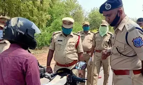 Cops intensify checking at border check posts