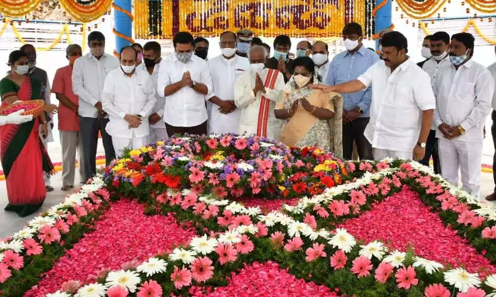 CM KCR, governor pays tributes to Mahatma Gandhi