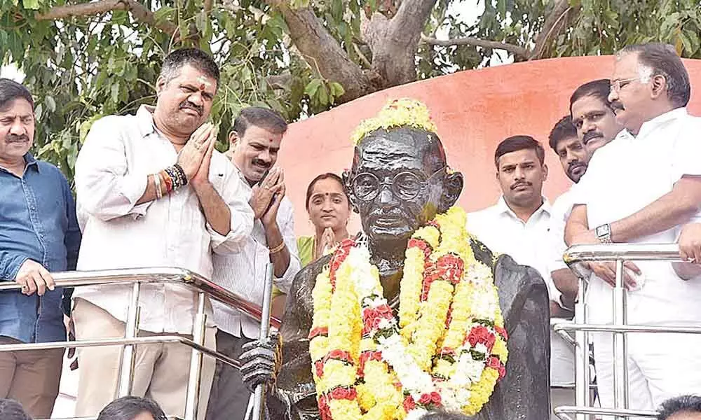 Tourism Minister M Srinivasa Rao paying tributes to the statue of Mahatma Gandhi in Visakhapatnam on Saturday