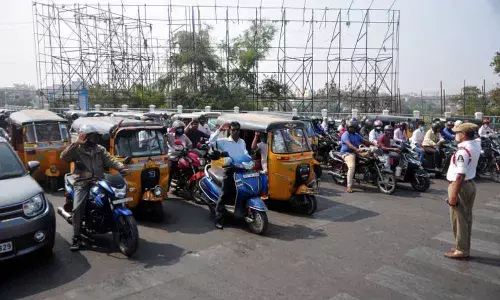 Hyderabad traffic police observe silence on roads in view of Mahatma Gandhi death anniversary