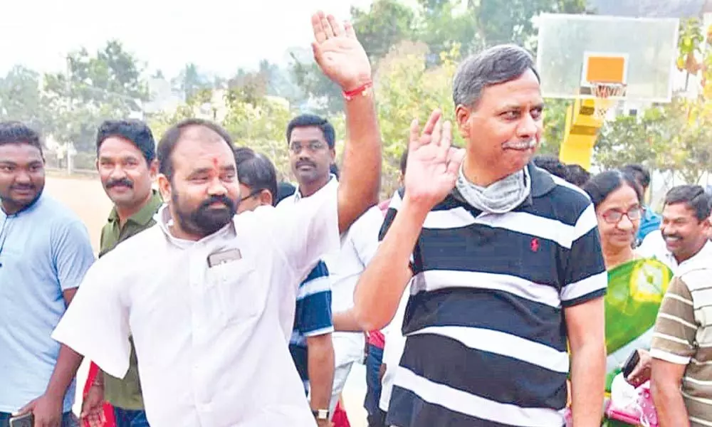 TRS MLC candidate Palla Rajeshwar Reddy (right) with local MLA K Bhupal Reddy