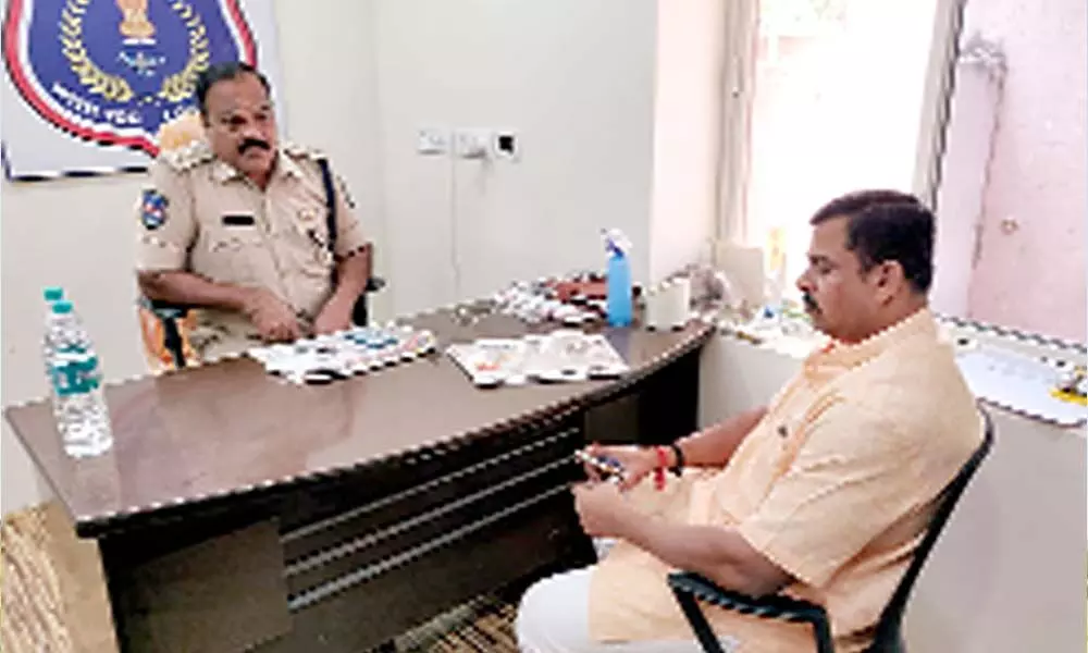 BJP MLA Raja Singh at the Bhoodan-Pochampally police station on Monday