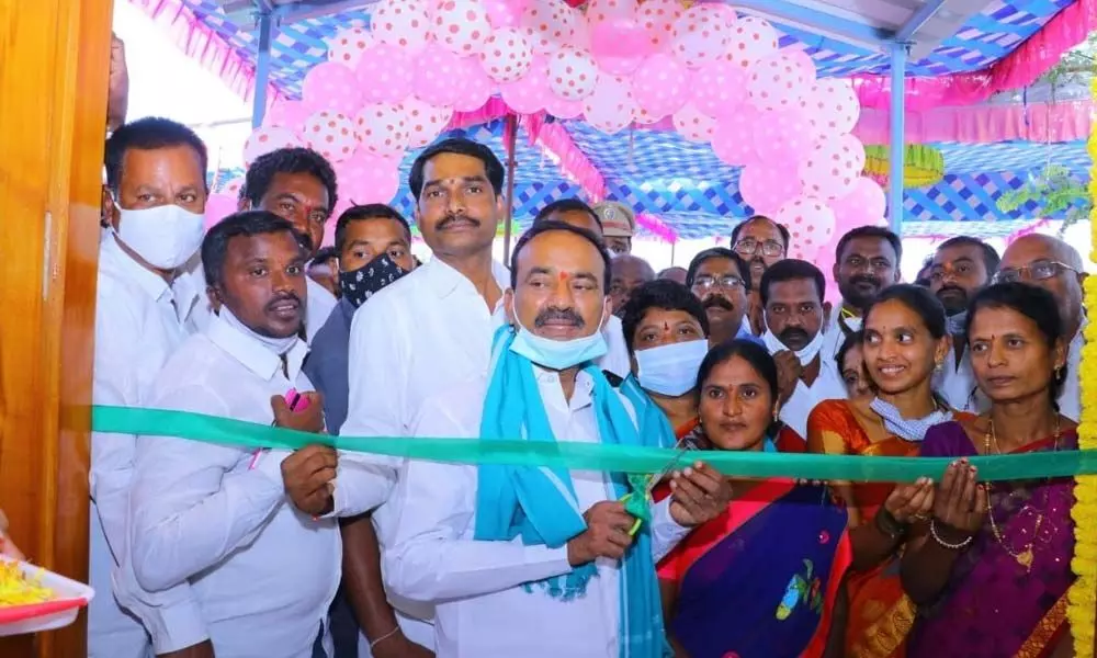 Health Minister Eatala Rajender inaugurating the newly-constructed Rythu Vedika in Ellanthakunta mandal of Karimnagar district on Tuesday
