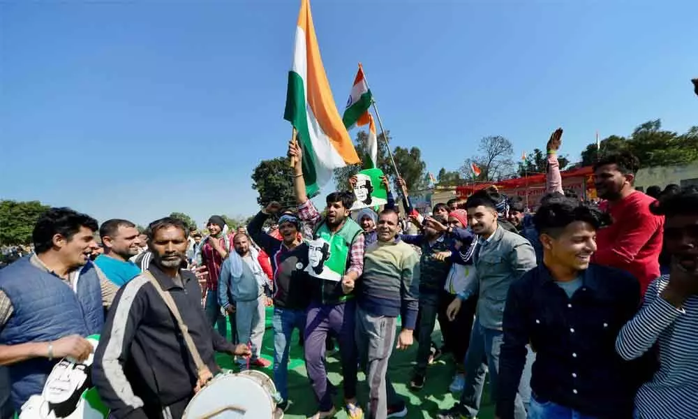 Farmers arrive to attend Kisan Mahapanchayat at Shamli in Uttar Pradesh on Friday