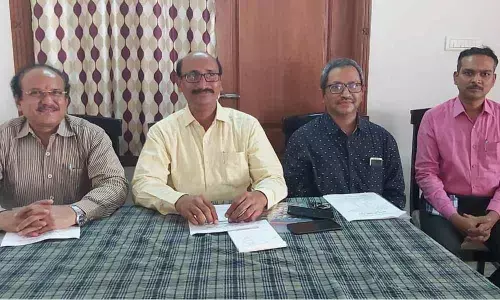 Vikrama Simhapuri University Registrar Dr L Vijaya Krishna Reddy addressing media in Nellore