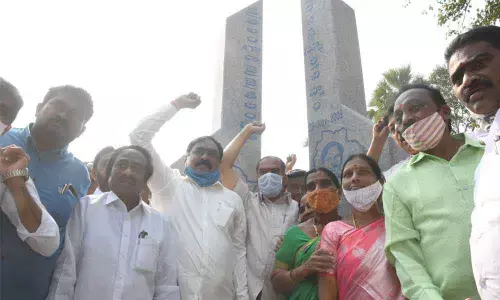 anchayat Raj Minister Errabelli Dayakar Rao, Chief Whip Dasyam Vinay Bhaskar and Mayor Gunda Prakash Rao at the inauguration of Deeksha Diwas pylon
