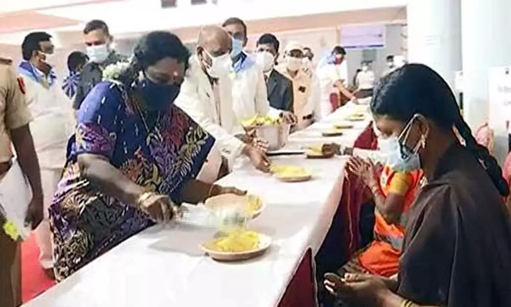 Telangana governor Tamilisai Soundararajan on Monday launched Raj Bhavan Annam canteen at Raj Bhavan government school.