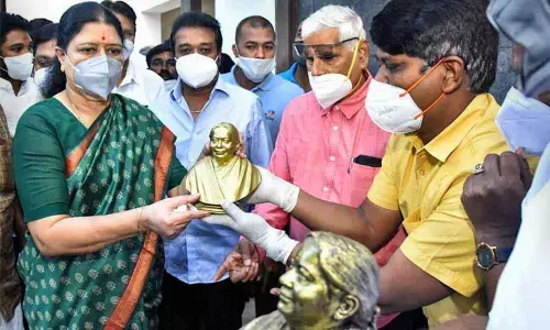 Sasikala returns to TN after 4 yrs; AIADMK jittery