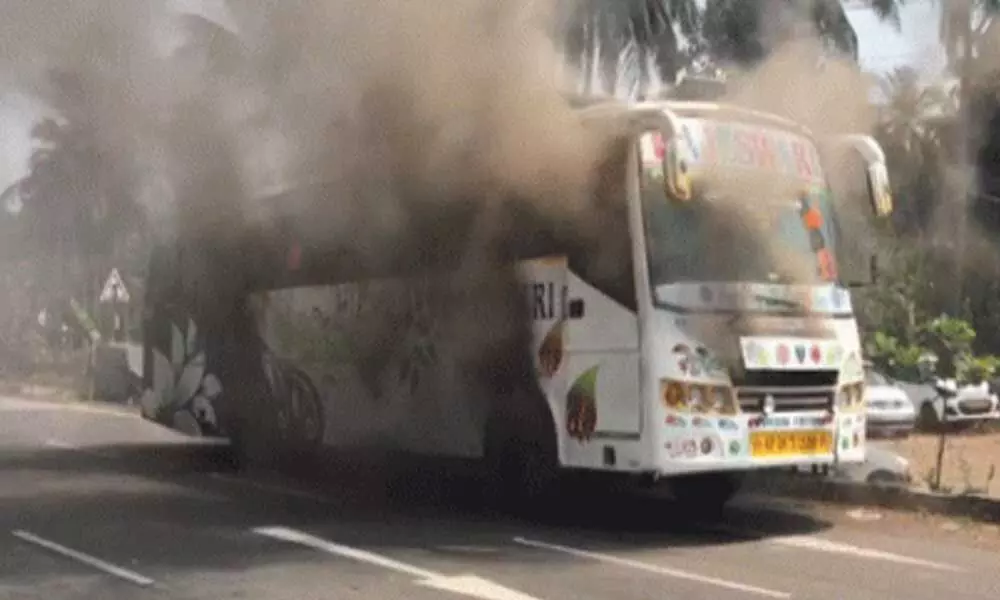 Andhra Pradesh: Fire broke out in a private bus in Visakhapatnam, no casualties reported