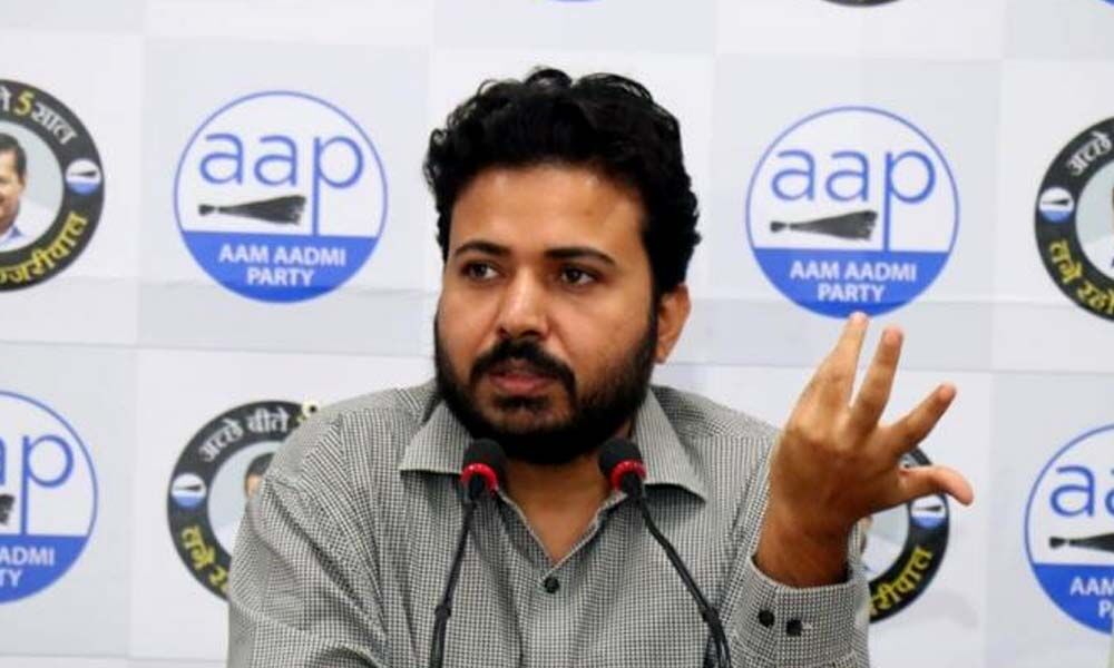 aap-slams-sdmc-for-charge-on-use-of-public-toilets