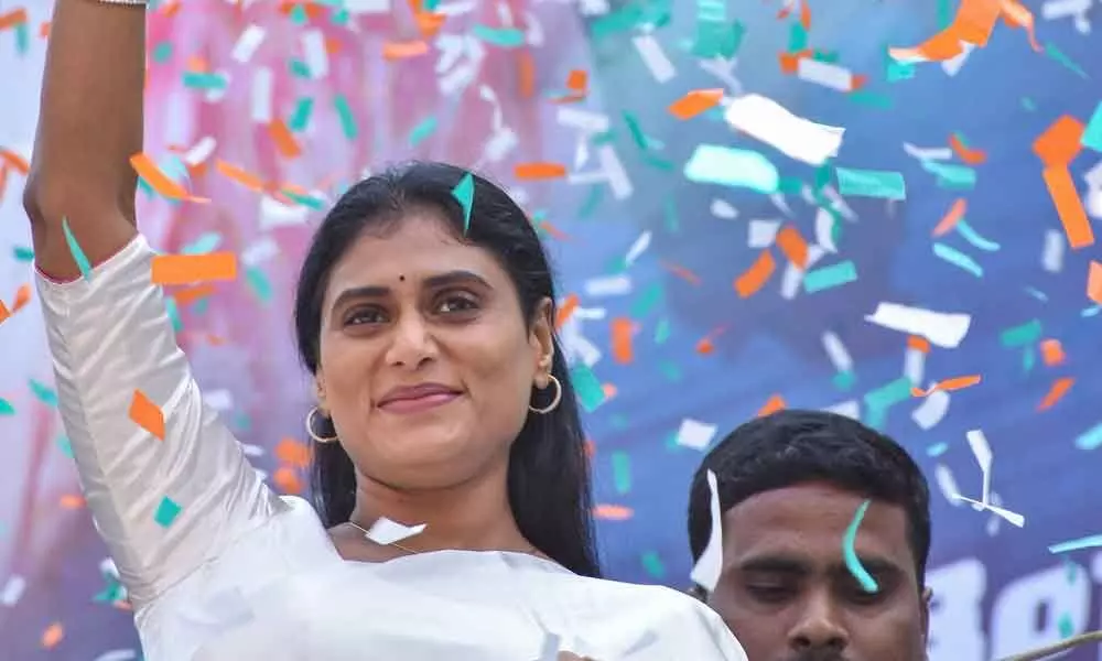 Y S Sharmila, daughter of former Chief Minister Y S Rajasekhara Reddy, waves at her supporters in front of her residence at Lotus Pond in Hyderabad on Tuesday. Photo: Srinivas Setty