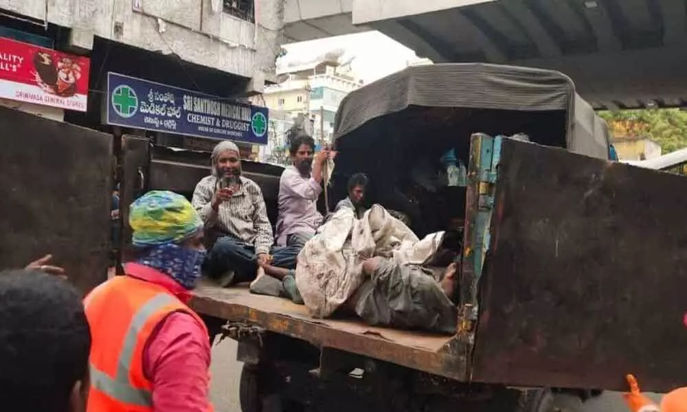 GHMC along with Habeen Nagar police officials shifting beggars from Nampally Dargah to shelter home