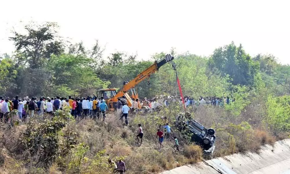 Car being taken out of SRSP canal near Konkapaka village on Wednesday