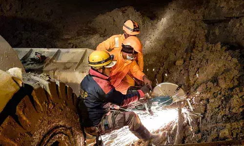 ITBP and other agencies cut the loose ends of pipes and wires inside the Tapovan Tunnel as rescue operation continues