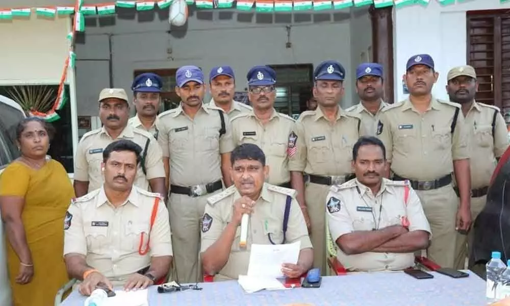 Chirala DSP P Srikanth and other officers explaining about the arrest of ganja peddlers in Yaddanapudi on Thursday