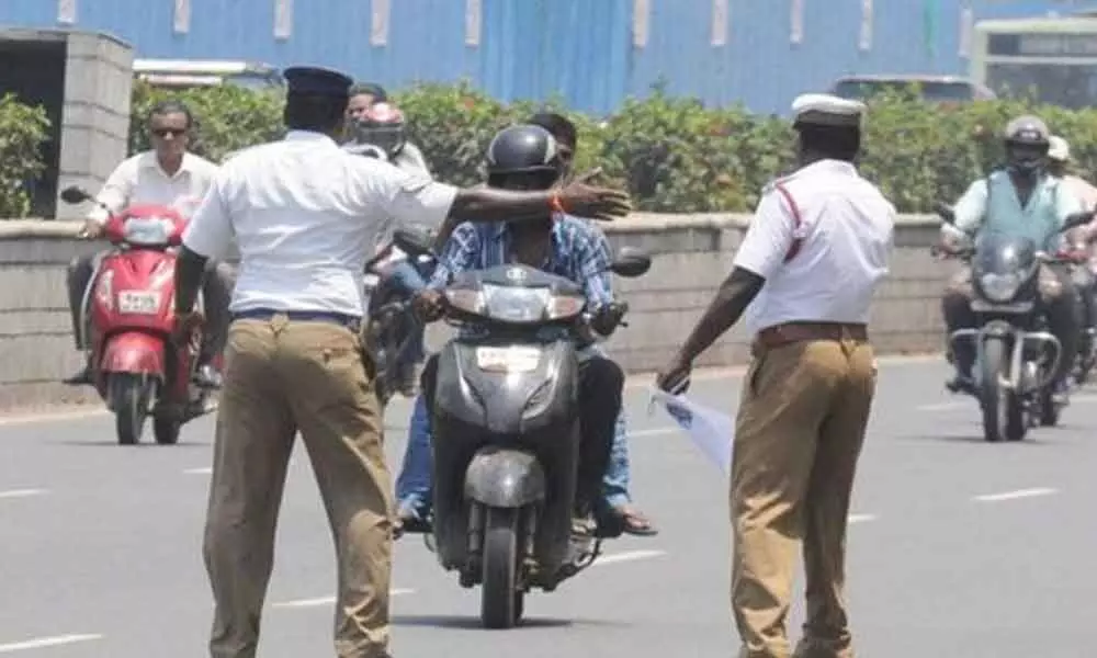 Cops crack the whip on traffic violators, collect `43 lakh as fines