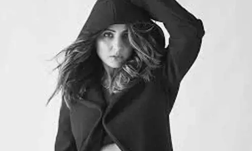 Hina Khan is in a distracting mood