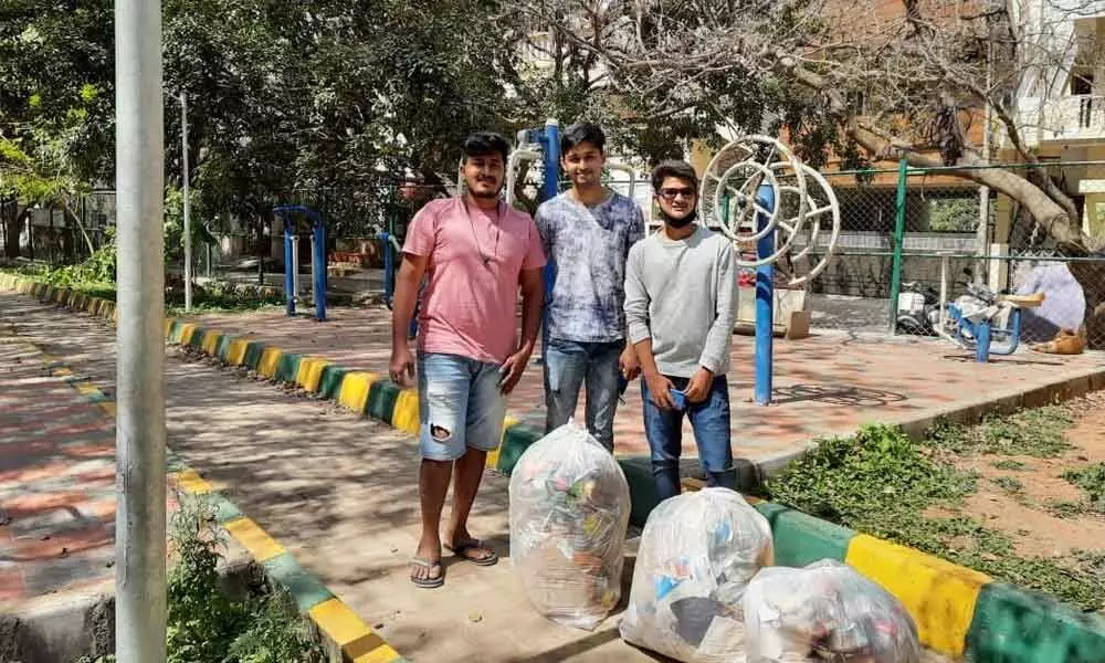 3 students clear up trash in park, become heroes