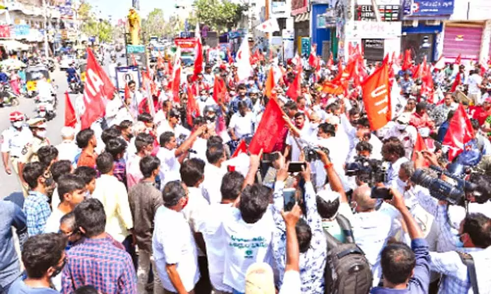 PDF MLCs V Bala Subrahmanaym and Katti Narasimha Reddy flagging off the Visakha Vukku Yatra in Guntur on Sunday