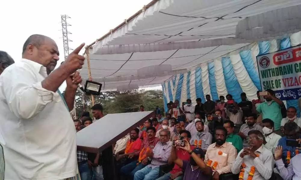Singer and director-cum-producer R Narayana Murthy addressing an agitation camp organised by Visakha Ukku Parirakshana Porata committee in Visakhapatnam on Sunday