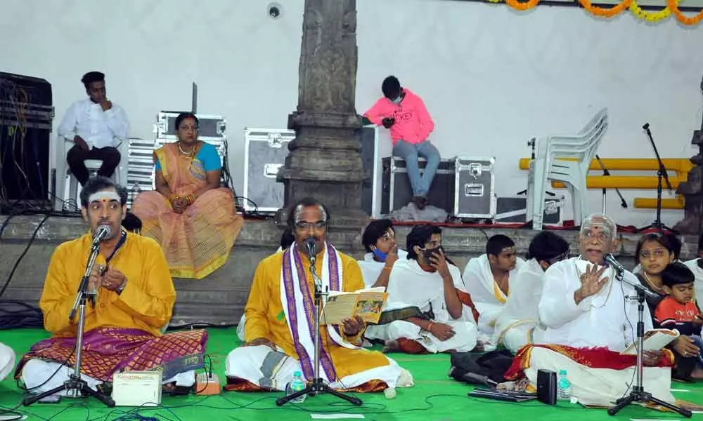 Noted singers Malladi Brothers rendering Bhaktha Ramadas Keerthanalu at Chitrakuta mandapam in Bhadradri Rama temple on Sunday
