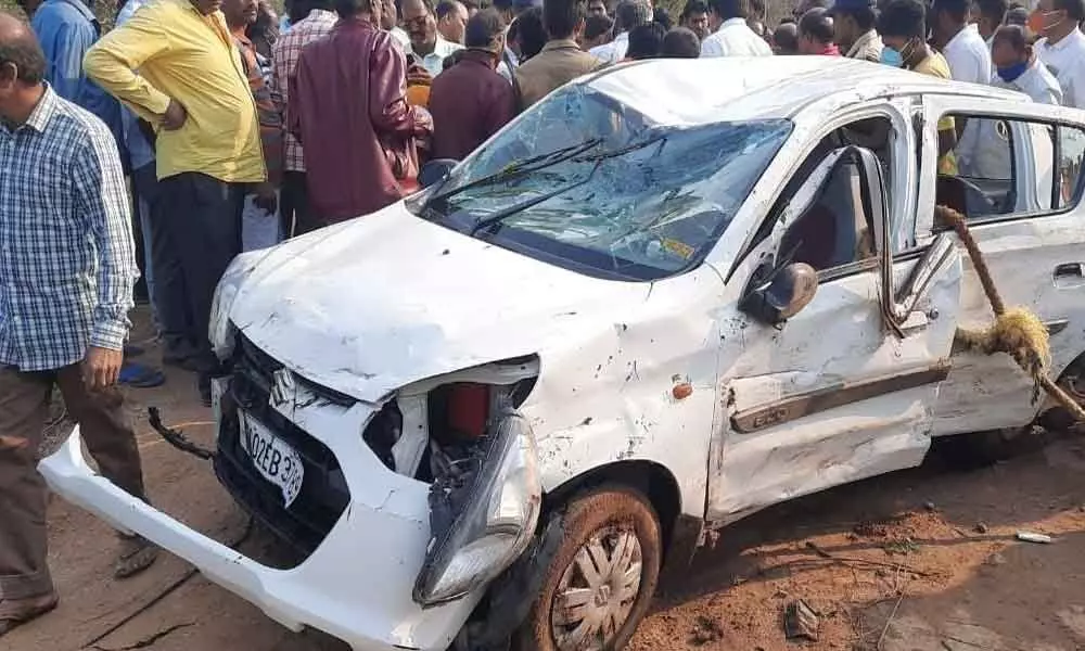The car that fell into SRSP canal in Medipally mandal on Monday morning
