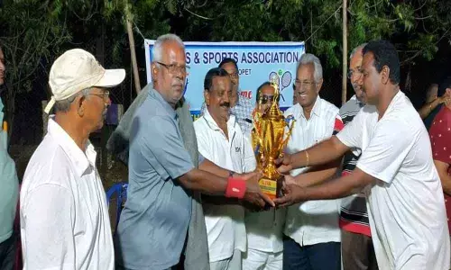 Kotaiah Goud and Balaramaiah receiving the trophy in Narasarao Pet