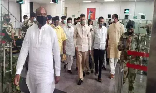 Chandrababu Naidu visits Vizag, meets Palla Srinivasa Rao