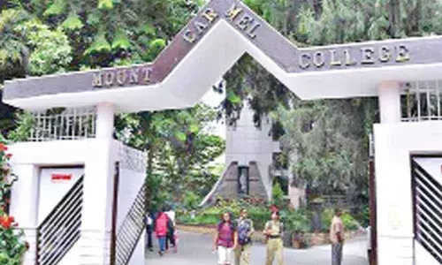 Activist gets support from alumni of her alma mater