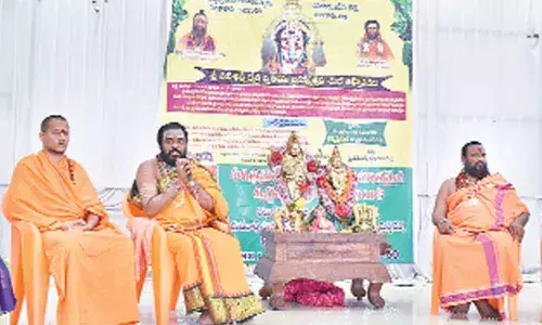 Sri Saiva Kshetram Tallayapalem seer Siva Swamy addressing a meeting in Guntur on Tuesday