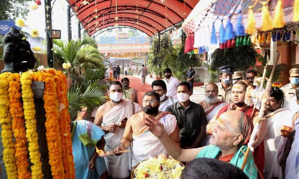 Visakha Sri Sharada Peetham wore a festive look as its ‘Varshika Mahotsavam’ (anniversary celebrations) began on Wednesday morning.