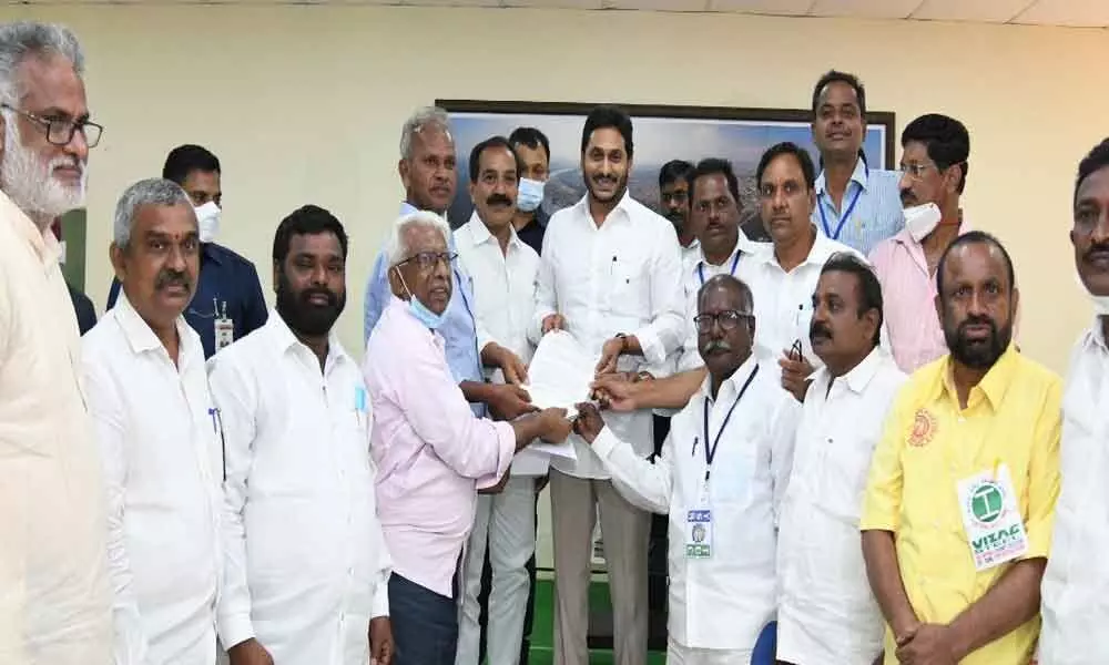 YS Jagan meets Vizag steel plant JAC leaders in Visakhapatnam, receives a letter from leaders