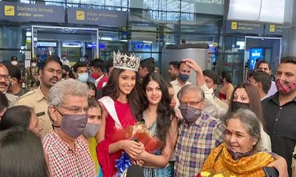 Miss India world 2020 Manasa Varanasi receives grand welcome at Hyderabad airport
