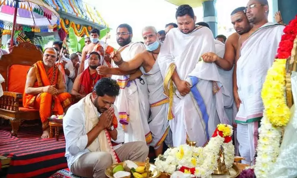 Chief Minister YS Jagan Mohan Reddy taking part in puja rituals held as a part of Varshika Mahotsavam at Visakha Sri Sarada Peetham in Visakhapatnam