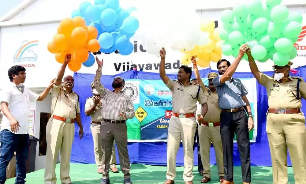 Additional Transport Commissioner SAV Prasad Rao and others releasing balloons at the valedictory of the Road Safety Month celebrations in Vijayawada