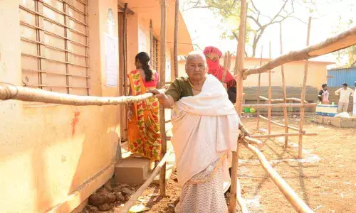 Elderly person Casting vote in Kurnool
