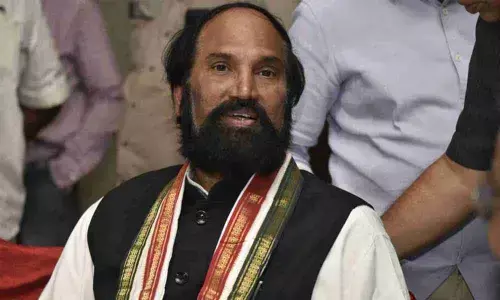 Uttam slams KCR for not filling up vacancies