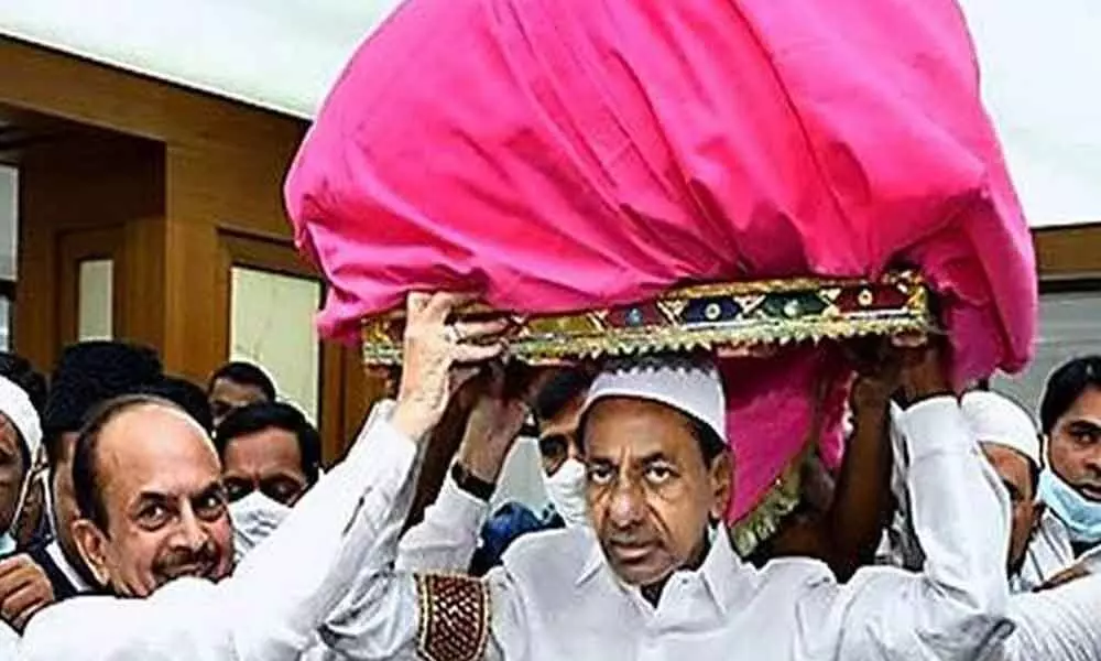 KCR sees off chader to Ajmer Dargah