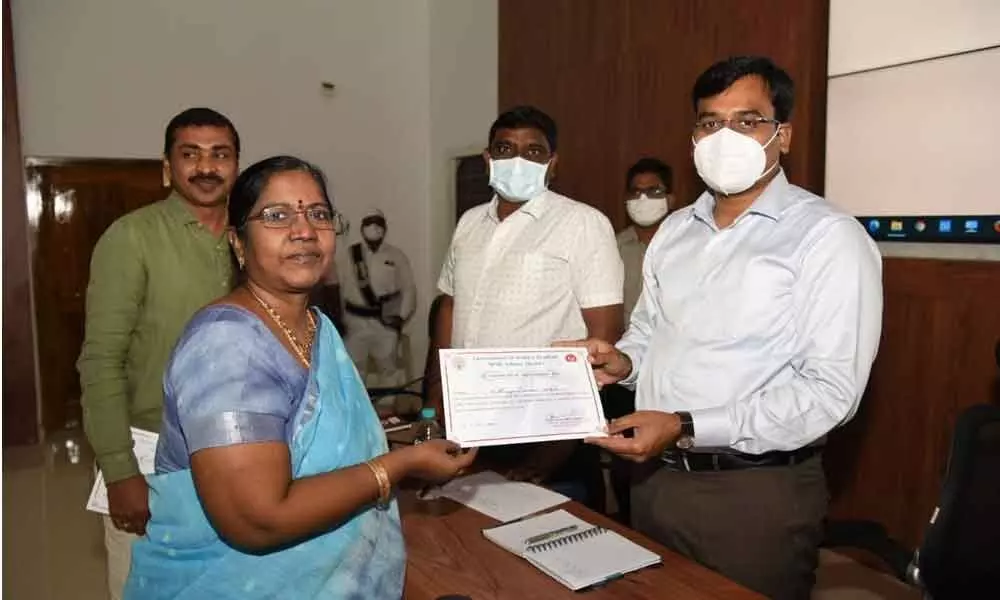 District Collector KVN Chakradhar Babu handing over certificate of appreciation to DMHO Dr Rajyalakshmi at a programme in Nellore on Friday
