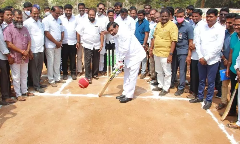 Minister G Jagdish Reddy playing cricket after inaugurating Guntakandla Savithramma Cricket tournament at NG College grounds in Nalgonda on Saturday