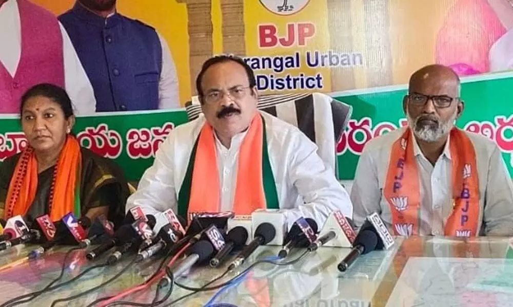 Former Minister and senior BJP leader Enugala Peddi Redy addressing a press conference in Hanamkonda on Saturday